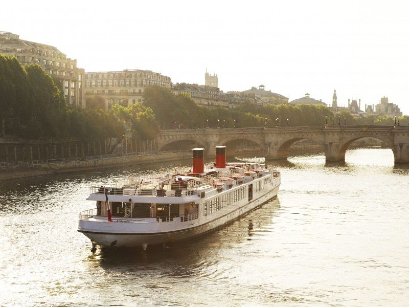 Seine en bateau péniche location